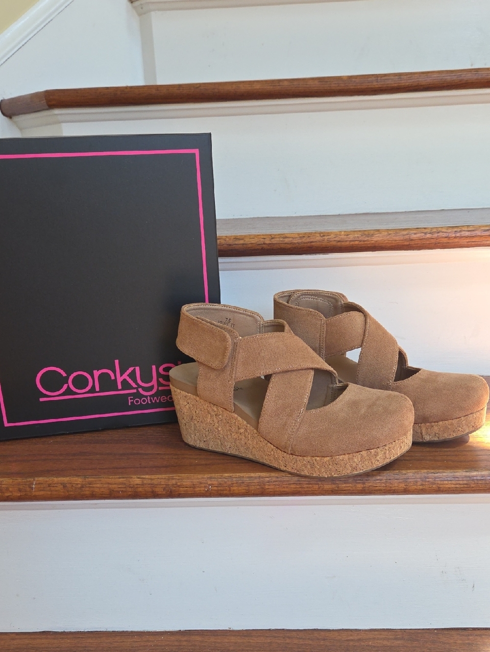 Corkys Prove IT wedge closed toe swede sandal 7.5